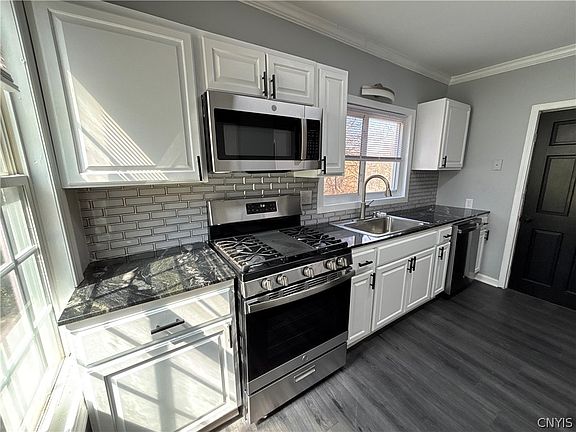 5th image of 212 Westcott St