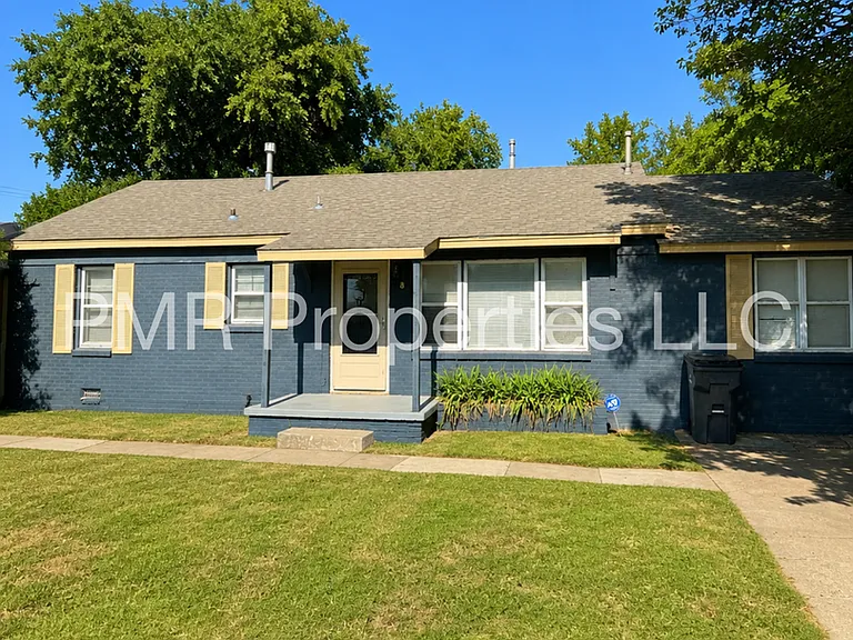 8 NW 25th St — Photo 1