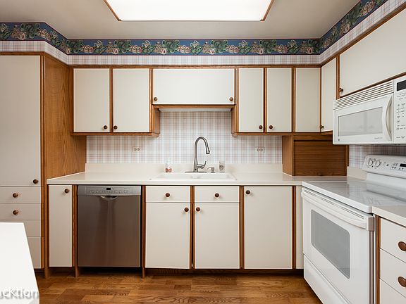 4th image of 3913 Saratoga Ave #G-214