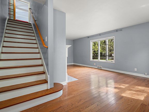 2nd image of 8549 Greenwood Ave
