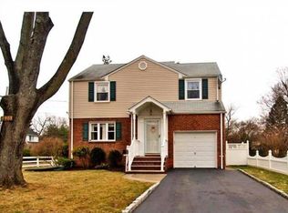210 Elm St, Cresskill, NJ 07626