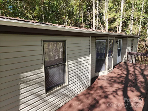 222 Youngs Cove Rd, Candler, NC 28715