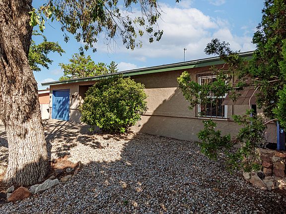4th image of 8213 Leo Pl NE
