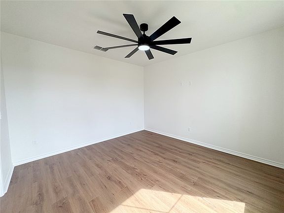 5th image of 2405 Blessed St