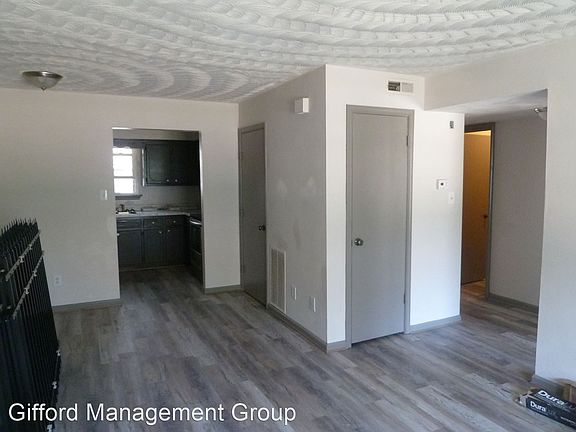 3rd image of 2909 Llewellyn Ave APT 2