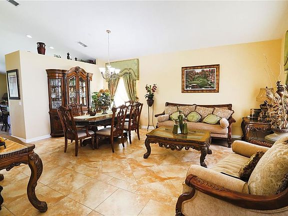 5th image of 727 Hacienda Cir