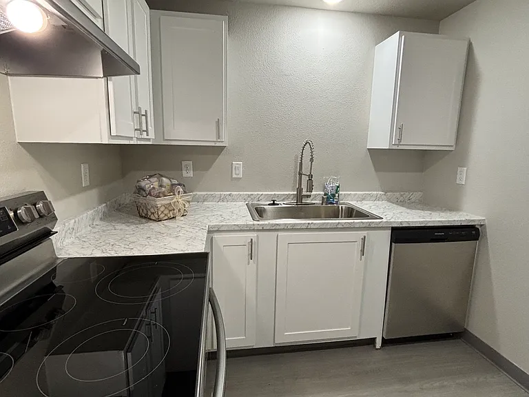 Chambers Crest Apartments — Photo 32