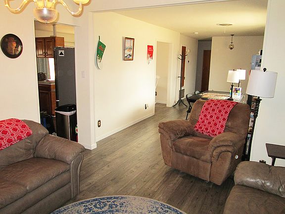5th image of 1020 W Kansas St