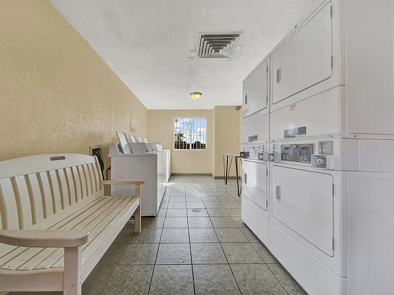 Vista Ventana Apartments — Photo 9