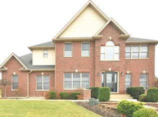 898 Edgewood Dr, Sugar Grove, IL 60554