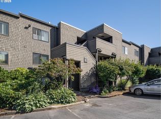 5624 S Riverside Ln APT 9, Portland, OR 97239