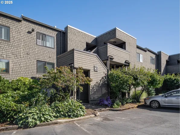 5624 S Riverside Ln APT 9, Portland, OR 97239