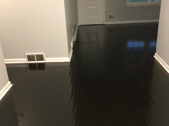 Dinging area looking into living room at front door. Pic taken from back door.