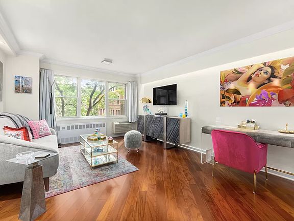2nd image of 14 Horatio St #6BB