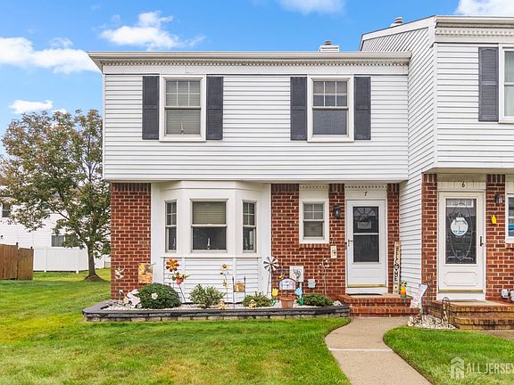 4th image of 7 Gardenia Ct