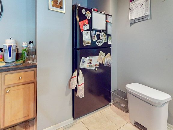 3rd image of 3934 N Hermitage Ave #1