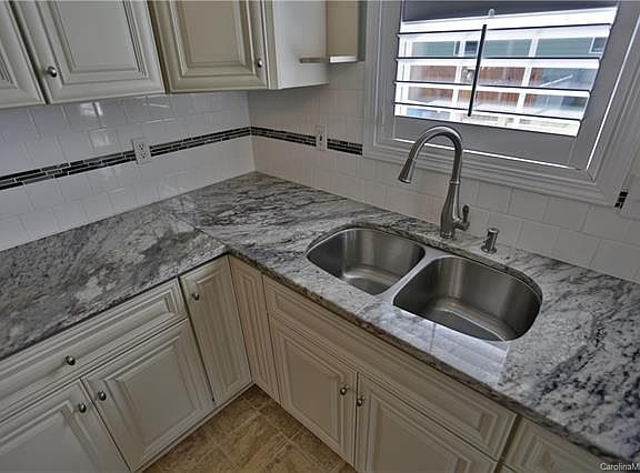 3rd image of 108 Oak St