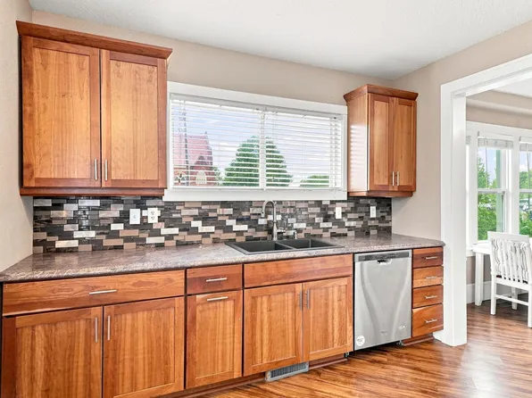 210 6th Ave N, South Saint Paul, MN 55075