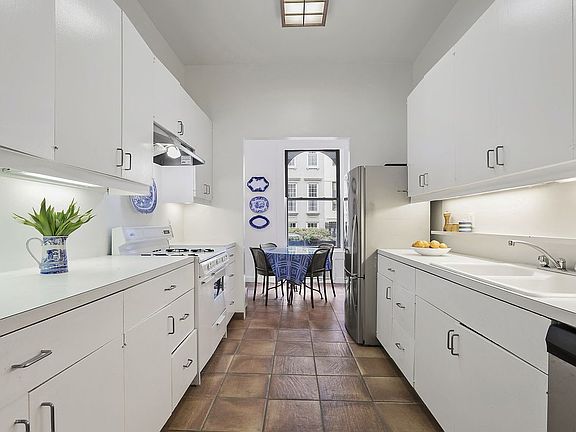 4th image of 529 E 87th St APT 1W