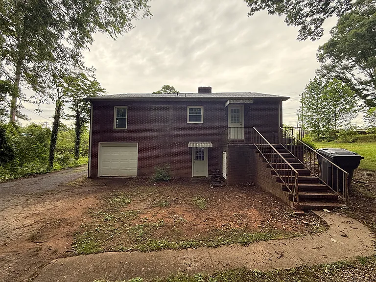 364 S Main St — Photo 2
