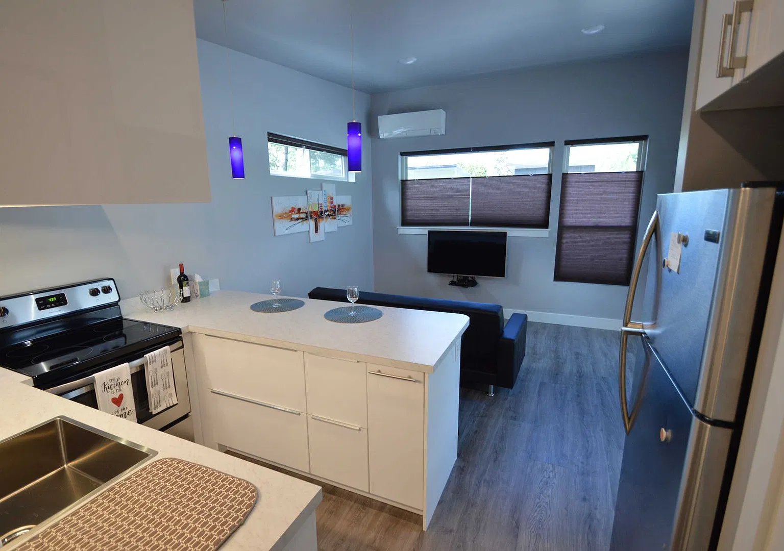 Tiny House Court — Photo 3