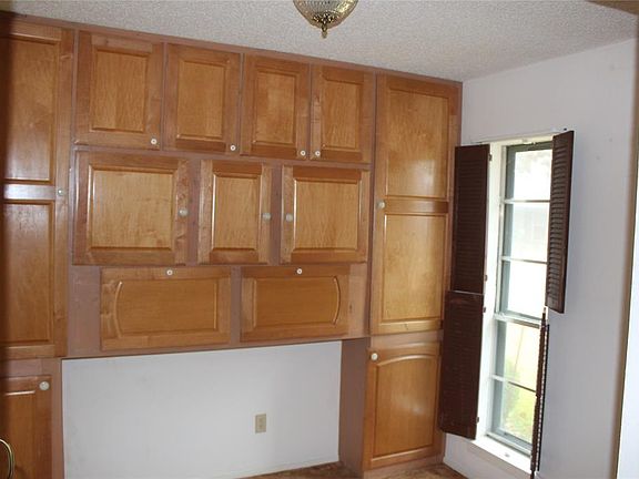 3rd image of 3921 Cedar Creek Dr