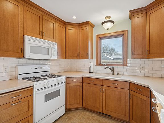 5th image of 3039 E 45th St
