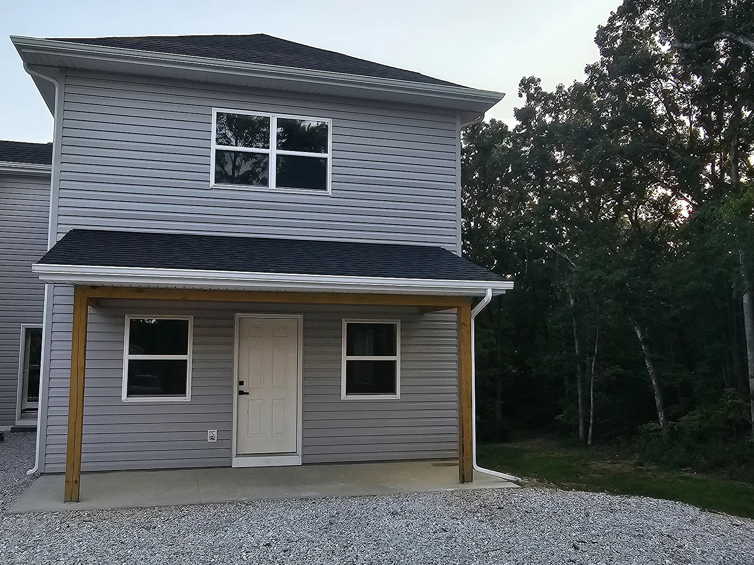 3 bed, 1860 sqft, $2,400 — Photo 2