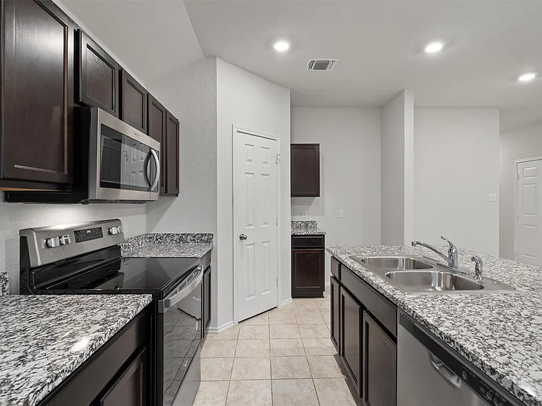 112 Ragnar Dr — Photo 9
