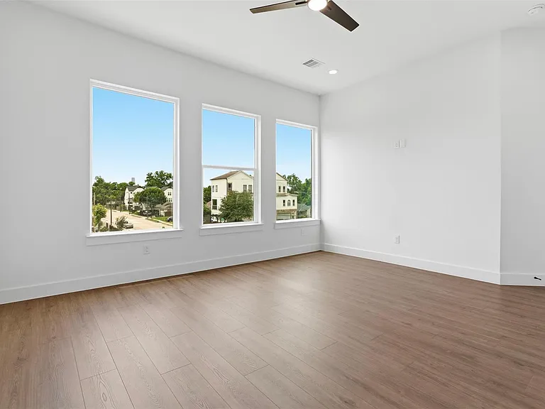 5512 Hardy St — Photo 16