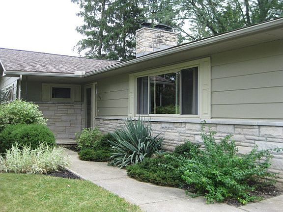 4th image of 856 Harvey Dr