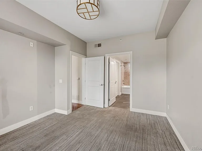 2240 N Clay St #204 — Photo 15