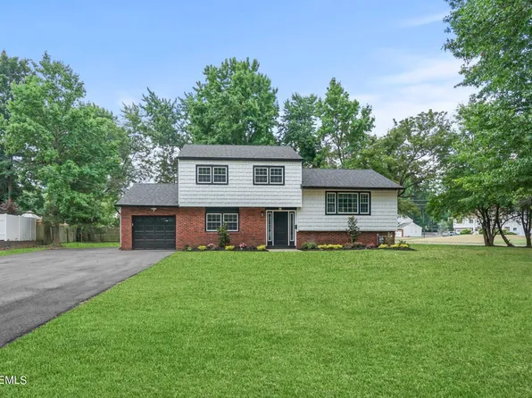 13 Oxford Road, Manalapan, NJ 07726