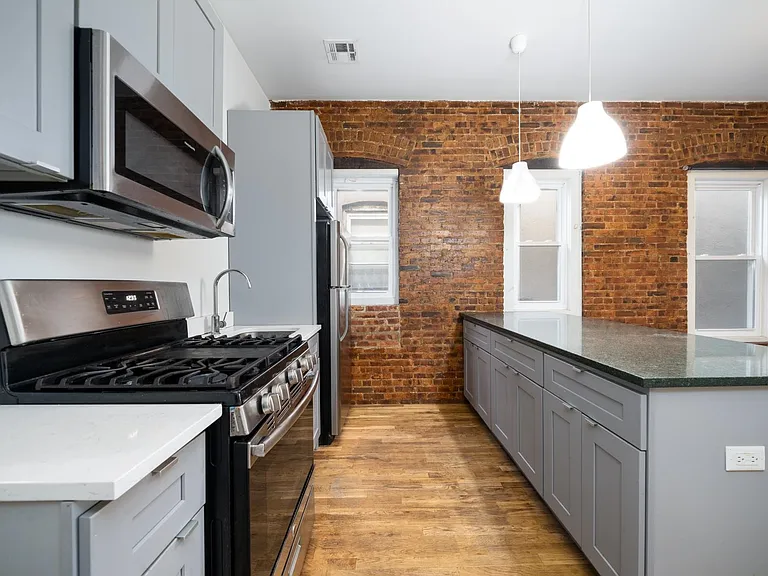 386 Bergen Ave #1R — Photo 5
