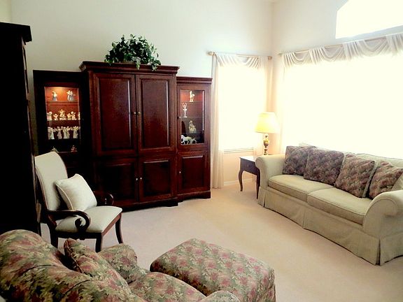 5th image of 227 Walton Heath Dr