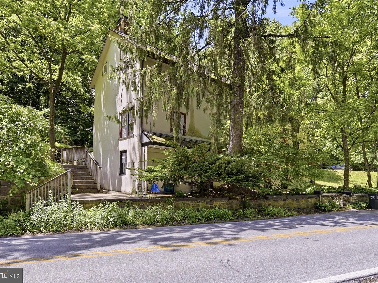 3 bed, 1800 sqft, $2,350 — Photo 1