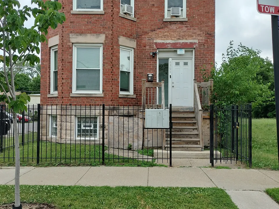 6501 S Justine St #1W
