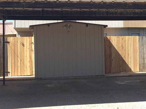 2nd image of 950 W 31st St