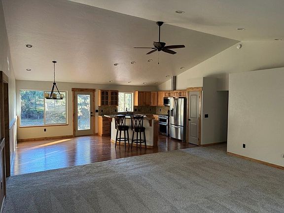 4th image of 667 Whitetail Dr