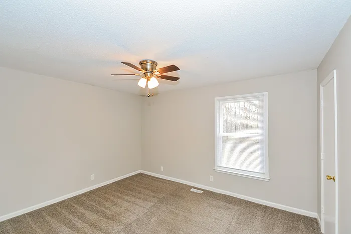 405 Lillie Belle Ln — Photo 7