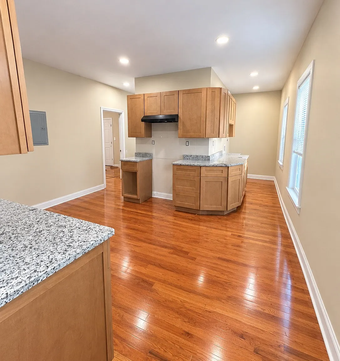 4 bed, 1.0 bath, 1400 sqft, $2,650 — Photo 1