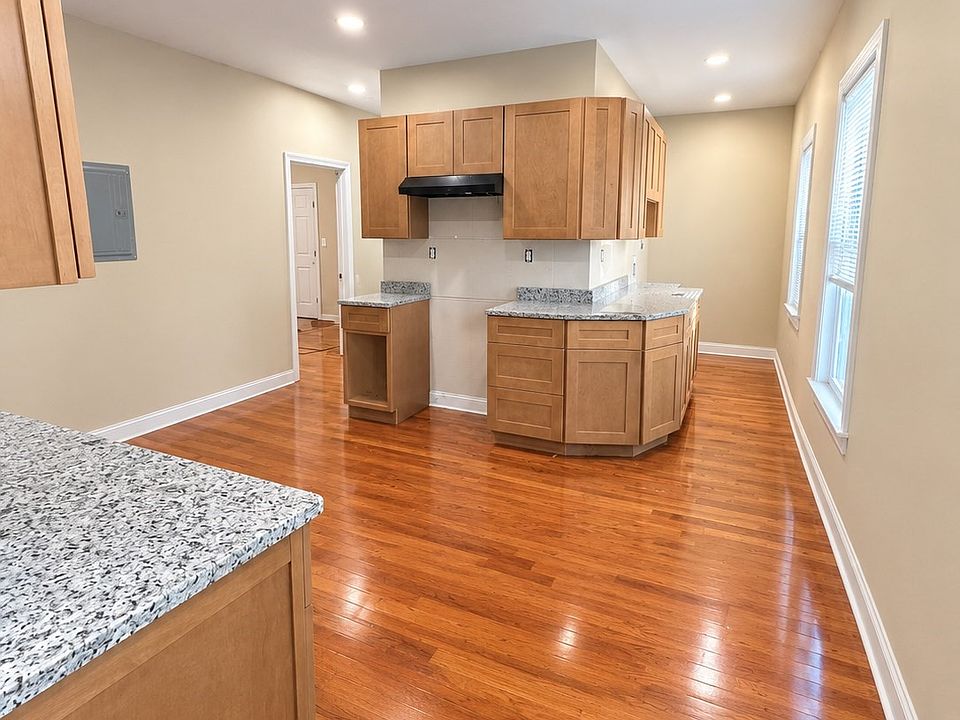 1st image of 24 Pattison St APT 3