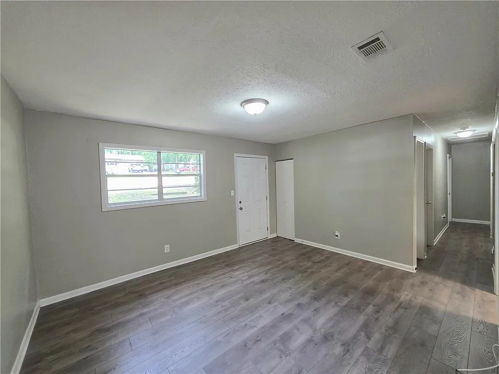 3 bed, 1.0 bath, 1000 sqft, $1,500 — Photo 4