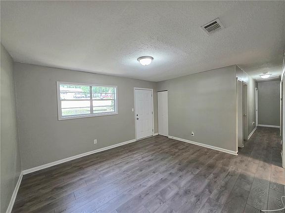 4th image of 3460 Meadowview Dr