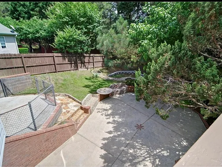 542 Parkstone Ln — Photo 32
