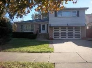 607 E 152nd St, Dolton, IL 60419