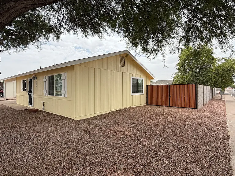 3439 W Peppertree Ln — Photo 17