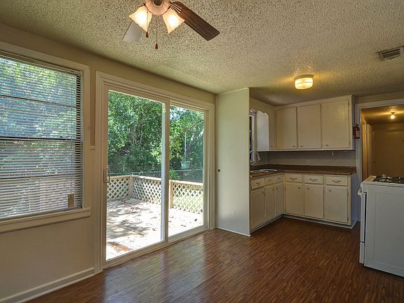 4th image of 400 S College Ave