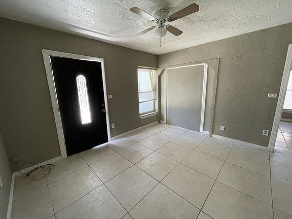 3rd image of 415 S Robbins Ave