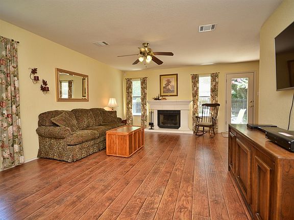 3rd image of 1139 Tetbury Ln
